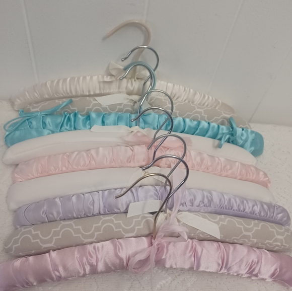 9 Padded Fabric Hangers - Picture 5 of 5